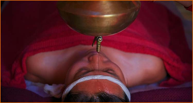 शीरोधारा: आयुर्वेदिक चिकित्सा की विशेष उपचार पद्धति